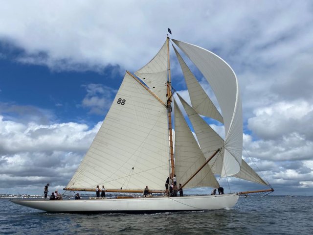 1903 Fife gaff yawl Moonbeam . Photo by Benoit Couturier